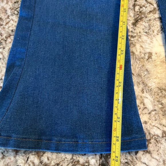 Fashion Nova Size 5  Flare Leg Bell Bottom Jeans Heart Pockets Womens Stretchy - Picture 5 of 8